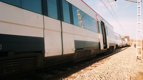Descarrilament del tren a Tordera, a la línia de la costa del Maresme, provocat per Andreu Rabadán, autor confès de tres sabotatges i del crim del seu pare, a Palafolls. Aquest seria el tercer. Tordera. 17 de gener de 1994
