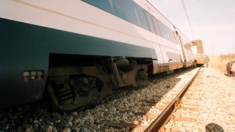 Descarrilament del tren a Tordera, a la línia de la costa del Maresme, provocat per Andreu Rabadán, autor confès de tres sabotatges i del crim del seu pare, a Palafolls. Aquest seria el tercer. Tordera. 17 de gener de 1994