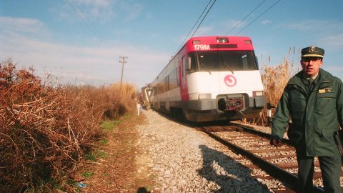 Descarrilament del tren a Tordera, a la línia de la costa del Maresme, provocat per Andreu Rabadán, autor confès de tres sabotatges i del crim del seu pare, a Palafolls. Aquest seria el tercer. Tordera. 17 de gener de 1994