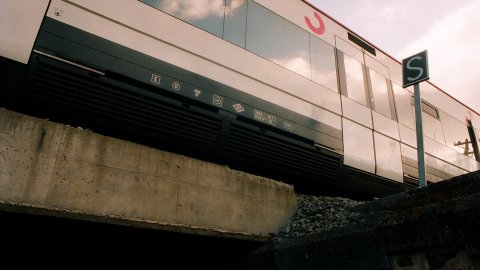 Descarrilament del tren a Tordera, a la línia de la costa del Maresme, provocat per Andreu Rabadán, autor confès de tres sabotatges i del crim del seu pare, a Palafolls. Aquest seria el tercer. Tordera. 17 de gener de 1994
