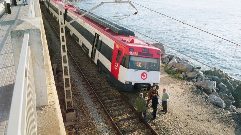 Descarrilament del tren a Sant Pol de Mar, a la línia de la costa del Maresme, provocat per Andreu Rabadán, autor confès de tres sabotatges i del crim del seu pare, a Palafolls. Aquest seria el primer sabotatge. Sant Pol de Mar. 15 de desembre de 1993