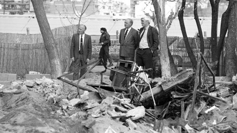 Enderrocament per part de la Delegació de Costes a Catalunya del càmping il·legal que ocupava la platja de Pineda de Mar i que va ser construït durant el franquisme. El cap de Costes a Catalunya, Manuel Novoa. Pineda de Mar. 18 de març de 1992