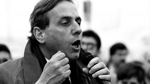 Acte de campanya de les eleccions al Parlament de Catalunya del candidat socialista Raimon Obiols, al mercat dominical de Tordera. 1 de març de 1992 