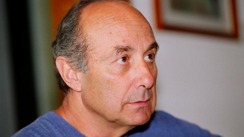 El polític comunista Francesc Frutos i Gras (Calella, 1939-Madrid, 2020), fotografiat al seu domicili de Calella. Agost de 1997
