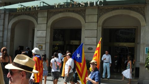 Manifestació amb el lema ‘Som una nació. Nosaltres decidim’, que aplega un milió i mig de persones segons els organitzadors, Òmnium Cultural. La marxa pel passeig de Gràcia en resposta a la sentència del Tribunal Constitucional que retalla l'Estatut d'Autonomia de Catalunya esdevé un clam a favor de la independència. Barcelona. 10 de juliol de 2010