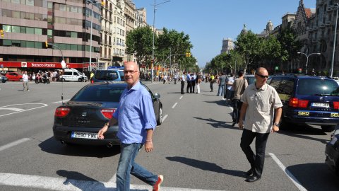 Manifestació amb el lema ‘Som una nació. Nosaltres decidim’, que aplega un milió i mig de persones segons els organitzadors, Òmnium Cultural. La marxa pel passeig de Gràcia en resposta a la sentència del Tribunal Constitucional que retalla l'Estatut d'Autonomia de Catalunya esdevé un clam a favor de la independència. A la imatge, Josep Antoni Duran i Lleida (Unió Democràtica). Barcelona. 10 de juliol de 2010