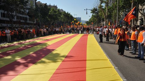 Manifestació amb el lema ‘Som una nació. Nosaltres decidim’, que aplega un milió i mig de persones segons els organitzadors, Òmnium Cultural. La marxa pel passeig de Gràcia en resposta a la sentència del Tribunal Constitucional que retalla l'Estatut d'Autonomia de Catalunya esdevé un clam a favor de la independència. Barcelona. 10 de juliol de 2010