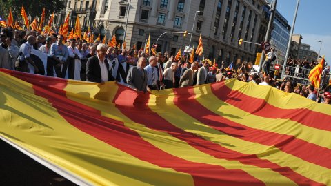 Manifestació amb el lema ‘Som una nació. Nosaltres decidim’, que aplega un milió i mig de persones segons els organitzadors, Òmnium Cultural. La marxa pel passeig de Gràcia en resposta a la sentència del Tribunal Constitucional que retalla l'Estatut d'Autonomia de Catalunya esdevé un clam a favor de la independència. Barcelona. 10 de juliol de 2010