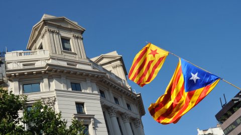 Manifestació amb el lema ‘Som una nació. Nosaltres decidim’, que aplega un milió i mig de persones segons els organitzadors, Òmnium Cultural. La marxa pel passeig de Gràcia en resposta a la sentència del Tribunal Constitucional que retalla l'Estatut d'Autonomia de Catalunya esdevé un clam a favor de la independència. Barcelona. 10 de juliol de 2010