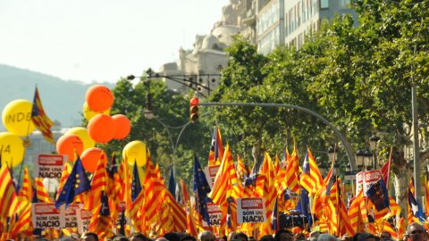 Manifestació amb el lema ‘Som una nació. Nosaltres decidim’, que aplega un milió i mig de persones segons els organitzadors, Òmnium Cultural. La marxa pel passeig de Gràcia en resposta a la sentència del Tribunal Constitucional que retalla l'Estatut d'Autonomia de Catalunya esdevé un clam a favor de la independència. Barcelona. 10 de juliol de 2010