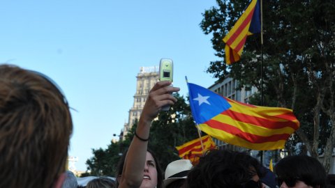 Manifestació amb el lema ‘Som una nació. Nosaltres decidim’, que aplega un milió i mig de persones segons els organitzadors, Òmnium Cultural. La marxa pel passeig de Gràcia en resposta a la sentència del Tribunal Constitucional que retalla l'Estatut d'Autonomia de Catalunya esdevé un clam a favor de la independència. Barcelona. 10 de juliol de 2010