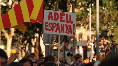 Manifestació amb el lema ‘Som una nació. Nosaltres decidim’, que aplega un milió i mig de persones segons els organitzadors, Òmnium Cultural. La marxa pel passeig de Gràcia en resposta a la sentència del Tribunal Constitucional que retalla l'Estatut d'Autonomia de Catalunya esdevé un clam a favor de la independència. Barcelona. 10 de juliol de 2010