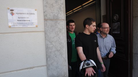 Consulta sobre la independència de Catalunya organitzat per la Plataforma Calella Decideix. Votacions a l'Ajuntament Vell i actes populars amb motiu de la consulta. Calella. 25 d'abril de 2010