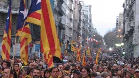 Manifestació Som una nació i diem prou!, organitzada per la Plataforma pel Dret de Decidir, a la Via Laietana. Barcelona. 1 de desembre de 2007