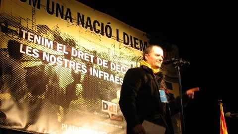 Manifestació Som una nació i diem prou!, organitzada per la Plataforma pel Dret de Decidir, a la Via Laietana. A la imatge, Toni Albà. Barcelona. 1 de desembre de 2007