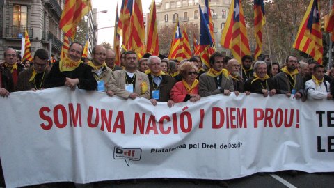 Manifestació Som una nació i diem prou!, organitzada per la Plataforma pel Dret de Decidir, a la Via Laietana. Barcelona. 1 de desembre de 2007
