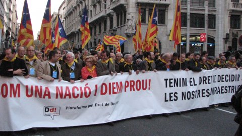 Manifestació Som una nació i diem prou!, organitzada per la Plataforma pel Dret de Decidir, a la Via Laietana. Barcelona. 1 de desembre de 2007