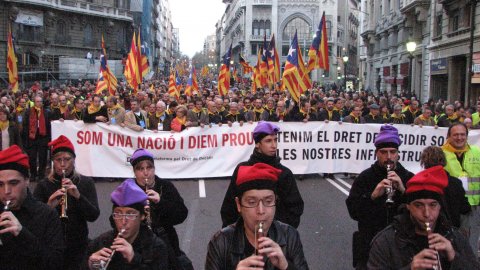 Manifestació Som una nació i diem prou!, organitzada per la Plataforma pel Dret de Decidir, a la Via Laietana. Barcelona. 1 de desembre de 2007
