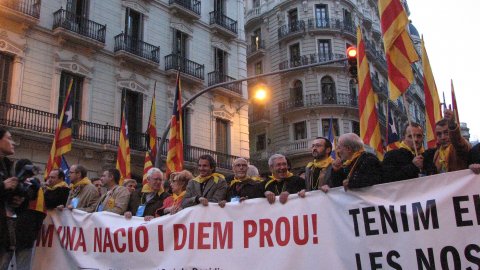 Manifestació Som una nació i diem prou!, organitzada per la Plataforma pel Dret de Decidir, a la Via Laietana. Barcelona. 1 de desembre de 2007