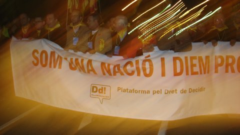 Manifestació Som una nació i diem prou!, organitzada per la Plataforma pel Dret de Decidir, a la Via Laietana. Barcelona. 1 de desembre de 2007