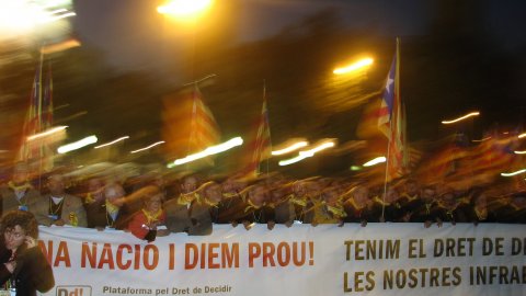 Manifestació Som una nació i diem prou!, organitzada per la Plataforma pel Dret de Decidir, a la Via Laietana. Barcelona. 1 de desembre de 2007
