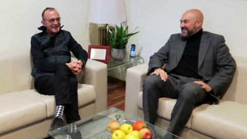 El director de Catalunya Ràdio, Saül Gordillo, visita l'alcalde de Lleida, Miquel Pueyo, a la Paeria. Lleida. 20 de gener de 2020