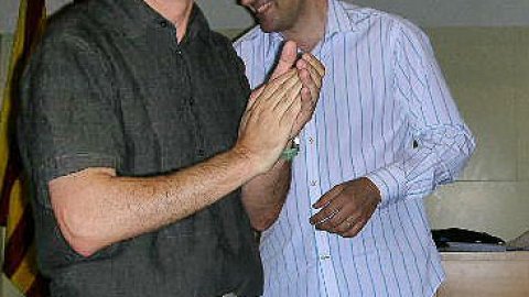 Els Juliols. Universitat de Barcelona. El periodista Saül Gordillo, amb Xavier Laborda Gil, professor de Lingüística de la UB. Sessió amb el títol 'La comunicació en el segle XXI: noves tecnologies i globalització'.  Viladecans. 4 de juliol de 2007