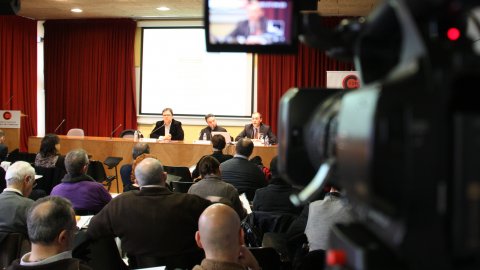 El periodista Saül Gordillo intervé en el Congrés de Comunicació Política de Catalunya (CCPC), amb el politòleg Xavier Peytibí i moderació del periodista Ferran Casas. Pros i contres del 2.0: posicionament digital. Internet com a espai de comunicació, agitació i relació social, de Saül Gordillo. Facultat de Comunicació Blanquerna. Barcelona. 28 de gener de 2011  
