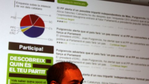 El periodista Saül Gordillo participa en la presentació del portal sobre política 2.0 a Catalunya Electoràlia a l'Auditori de la Facultat de Comunicació Blanquerna. Barcelona. 8 de novembre de 2010