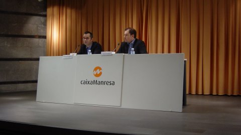 Conferència sobre blocs i política amb motiu de la presentació de la Bagesfera, col·lectiu de blocaires de la Catalunya central, a l'Auditori de Caixa Manresa, amb Pere Fontanals, impulsor de la Bagesfera, i el periodista Saül Gordillo. Manresa. 29 de febrer de 2008