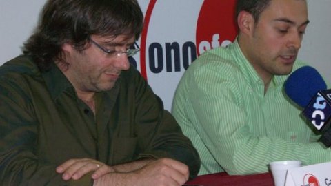 Presentació d'Osonosfera.cat, amb Enric Xicoy (Facultat Blanquerna), Vicent Partal (Vilaweb), Carles Puigdemont (diputat de CiU) i el director de l'ACN, Saül Gordillo. Tavèrnoles. 13 de juny de 2008