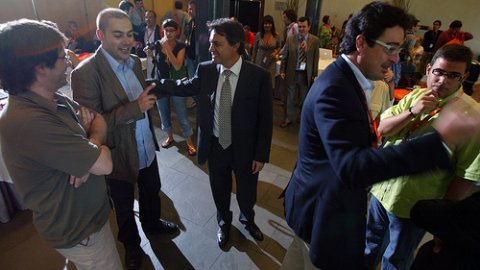 Taula rodona sobre Política 2.0 i blocs al 15è Congrés de Convergència Democràtica, amb Carme-Laura Gil, Carles Puigdemont, Marc Vidal, Saül Gordillo, David Madí i, entre el públic, Artur Mas, al Palau de Congressos. Barcelona. 11 de juliol de 2008