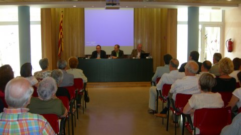 Conferència La Catalunya digital. El catalanisme a la xarxa, amb Toni Ibàñez, Saül Gordillo i Albert Calls, amb motiu de la Diada Nacional de Catalunya, organitzada per l'Ajuntament de Cabrera de Mar i presentat per l'alcalde, Jaume Borràs. Cabrera de Mar. 11 de setembre de 2008