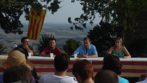 Xerrada sobre el domini .cat i el llibre Nació.cat a l'Aplec Independentista del Castellvell, al castell. Olius. 10 de setembre de 2008