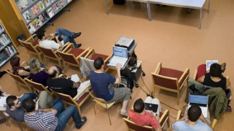 Primer aniversari d'Osonosfera a la biblioteca de Taradell, amb Josep Comajoan, Trina Milan i Saül Gordillo. Taradell. 19 de juny de 2009