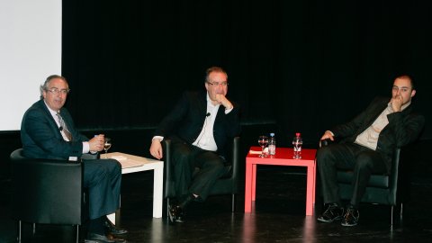 Conferència Premsa i Comunicació al nostre país, amb Josep Cuní i Saül Gordillo, moderada per Carles Dalmau, al teatre La Massarella. Sant Boi de Llobregat. 21 d'octubre de 2009