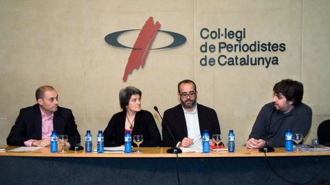 Debat sobre gestió de la identitat digital professional al Col·legi de Periodistes amb els periodistes Oriol Lladó, Karma Peiró i Saül Gordillo, moderats per Àlex Gutiérrez, posterior a la conferència de Neus Arqués, en el marc del cicle 10 en Comunicació. Col·legi de Periodistes. Barcelona. 23 de febrer de 2011