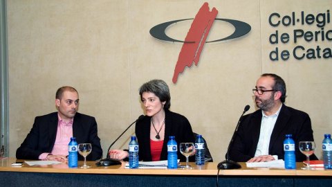 Debat sobre gestió de la identitat digital professional al Col·legi de Periodistes amb els periodistes Oriol Lladó, Karma Peiró i Saül Gordillo, moderats per Àlex Gutiérrez, posterior a la conferència de Neus Arqués, en el marc del cicle 10 en Comunicació. Col·legi de Periodistes. Barcelona. 23 de febrer de 2011