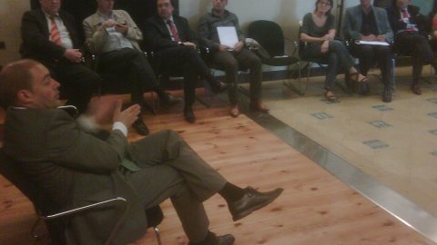 Xerrada del director de l'ACN, Saül Gordillo, sobre comunicació a Internet i xarxes socials a la Delegació del Govern de l'Estat a Catalunya. Barcelona. 29 d'abril de 2010