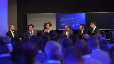 Taula rodona sobre transformació digital organitzada per SAP al Teatre Nacional de Catalunya amb Patxi Jimeno (Barceló Viajes), Fèlix Frontán (Cepsa), Jordi Escalé (CTTI), David Ruiz (AUSAPE), Sergio García Desplat (SAP) i Saül Gordillo (El Periódico). Barcelona. 20 d'octubre del 2015