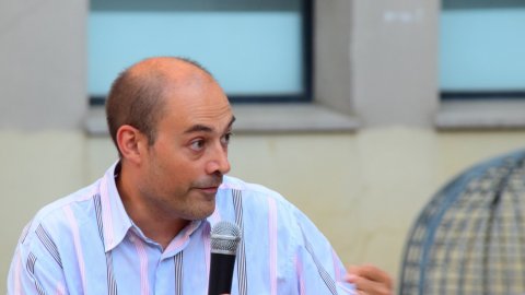 Debat organitzat sobre mitjans de comunicació i democràcia, amb els periodistes Saül Gordillo i Francesc Soler, i el politòleg Ferran Camps, organitzat per l'Assemblea. Terrassa. 29 d'agost del 2015 