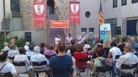 Debat organitzat sobre mitjans de comunicació i democràcia, amb els periodistes Saül Gordillo i Francesc Soler, i el politòleg Ferran Camps, organitzat per l'Assemblea. Terrassa. 29 d'agost del 2015 