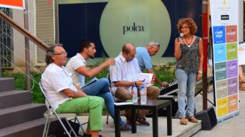 Debat organitzat sobre mitjans de comunicació i democràcia, amb els periodistes Saül Gordillo i Francesc Soler, i el politòleg Ferran Camps, organitzat per l'Assemblea. Terrassa. 29 d'agost del 2015 