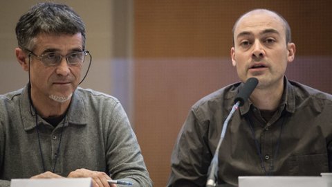 El periodista Saül Gordillo participa a la taula rodona El repte d'adaptar-nos a la xarxa del IV Congrés del Tercer Sector Social amb Òscar Velasco (Creu Roja) i Francesc Grau (IESE), moderada per Sebastià Jódar. Barcelona. 28 de novembre de 2013