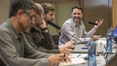 El periodista Saül Gordillo participa a la taula rodona El repte d'adaptar-nos a la xarxa del IV Congrés del Tercer Sector Social amb Òscar Velasco (Creu Roja) i Francesc Grau (IESE), moderada per Sebastià Jódar. Barcelona. 28 de novembre de 2013