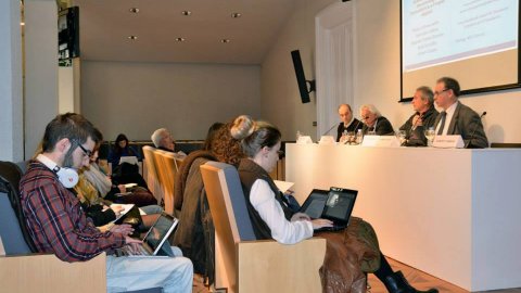 Jornada del Consell de la Informació de Catalunya al Col·legi de Periodistes de Catalunya sobre D+D: Deontologia periodística a l'espai digital, amb Salvador Alsius, professor de Periodisme a la Universitat Pompeu Fabra; Manuel Núñez Encabo, president de la Comisión de Arbitraje, Quejas y Deontología de la Federación de Asociaciones de la Prensa de España (FAPE); Saül Gordillo, cap de continguts digitals d'El Periódico; i Albert Cuesta, periodista i analista. Barcelona. 10 de desembre de 2013