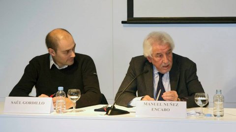 Jornada del Consell de la Informació de Catalunya al Col·legi de Periodistes de Catalunya sobre D+D: Deontologia periodística a l'espai digital, amb Salvador Alsius, professor de Periodisme a la Universitat Pompeu Fabra; Manuel Núñez Encabo, president de la Comisión de Arbitraje, Quejas y Deontología de la Federación de Asociaciones de la Prensa de España (FAPE); Saül Gordillo, cap de continguts digitals d'El Periódico; i Albert Cuesta, periodista i analista. Barcelona. 10 de desembre de 2013