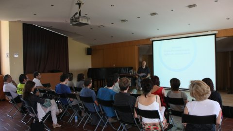 Internet com a espai de comunicació, agitació i relació social. Xerrada del periodista Saül Gordillo a Can Lleonart. Alella. 21 de juny de 2012