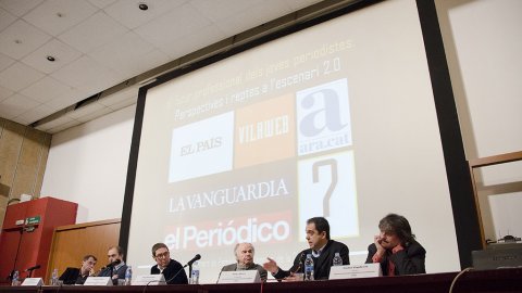 Debat a la Universitat Autònoma de Barcelona amb Saül Gordillo (El Periódico), Enric Sierra (La Vanguardia), Francesc Valls (El País), Carles Capdevila (Ara) i Vicent Partal (Vilaweb). Bellaterra. 18 de gener de 2013