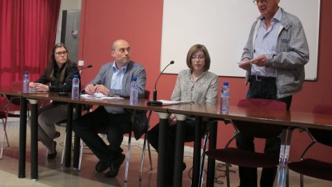 Conferència del periodista Saül Gordillo a la Universitat de Lleida, presentada pel professor Miquel Pueyo. Lleida. 24 d’abril del 2013  